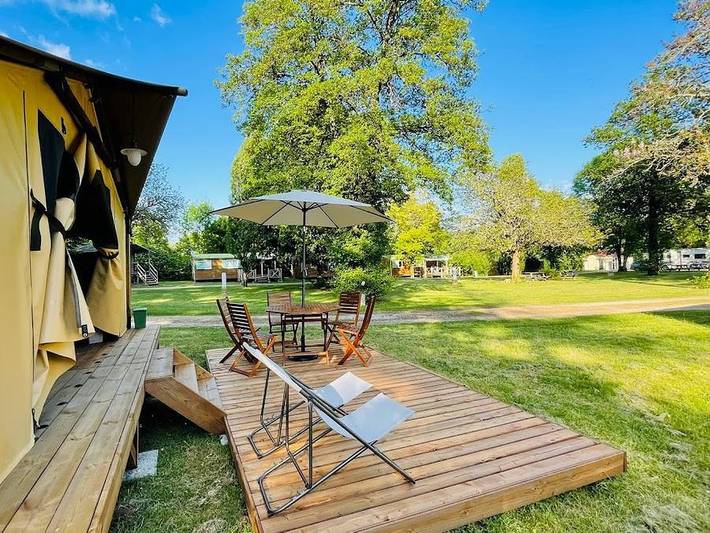 Camping Quercy Vacances - Tente en toile et en bois 5 personnes - Tente safari (sans sanitaires) in Saint-Pierre-Lafeuille, Quercy