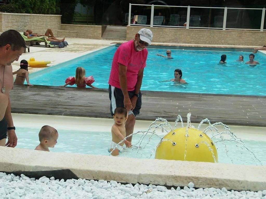 Zecamping 3 étoiles piscine animaux acceptés locatif Bbq clim 30m2 in Saint-Jean-du-Gard, Cevenas
