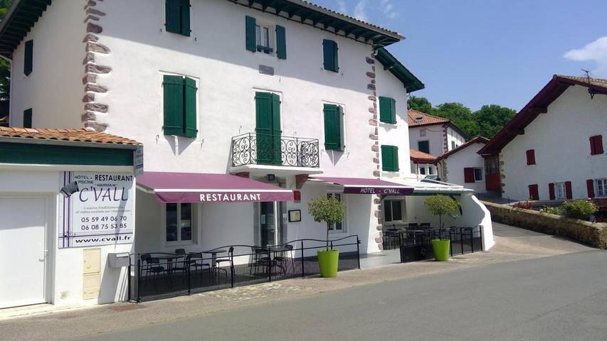 Hôtel pour 4 personnes, avec piscine et jardin