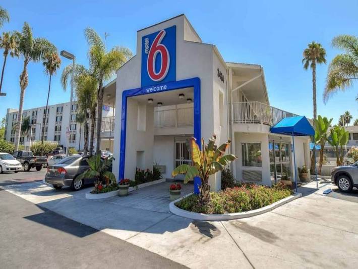 Apartamento entero, 1 Cama Queen | Ducha De Ada/ri/mini Nevera in San Diego, San Diego County