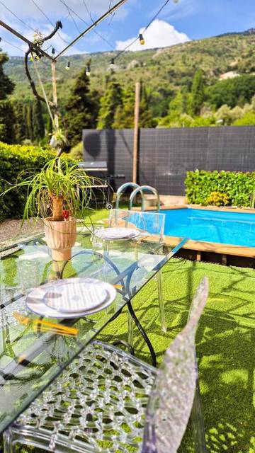 Gîte pour 8 personnes, avec jardin ainsi que piscine et balcon à Bendejun