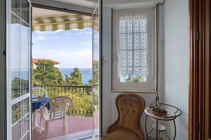 Apartamento entero, Apartamento 'La Ca' Di Marì' con vistas al mar, balcón y Wi-Fi in Costarainera, Riviera di Ponente