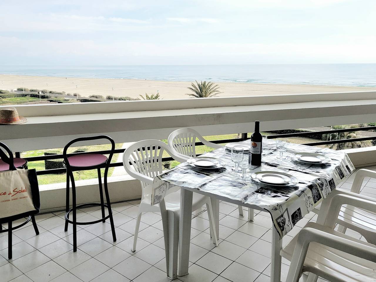 Entire apartment, Canet-en-Roussillon - T2 cabin - 6 pers - Enclosed garage - Wifi in Canet-en-Roussillon, Côte d'Améthyste