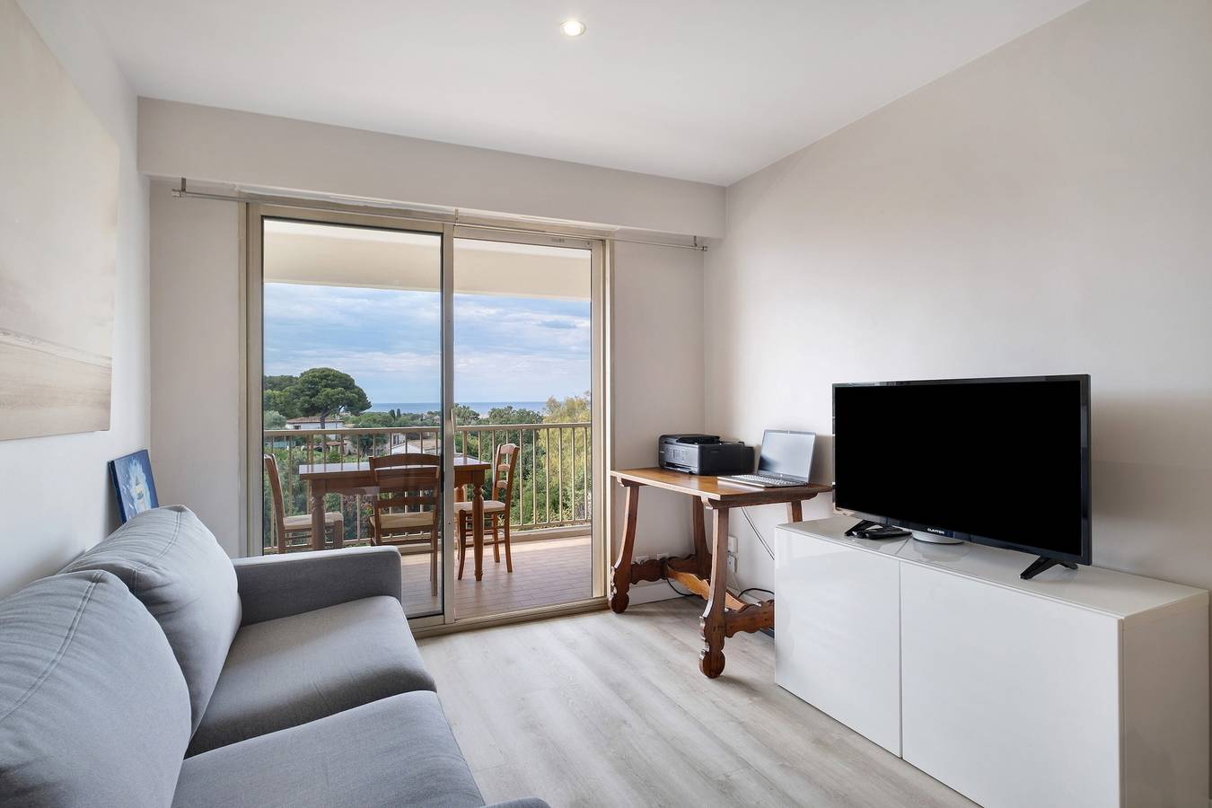 Appartamento intero, Appartamento 'Aube Marine 2P Vista Mare Piscina' con vista mare, Wi-Fi e aria condizionata in Antibes, Costa mediterranea (Francia)