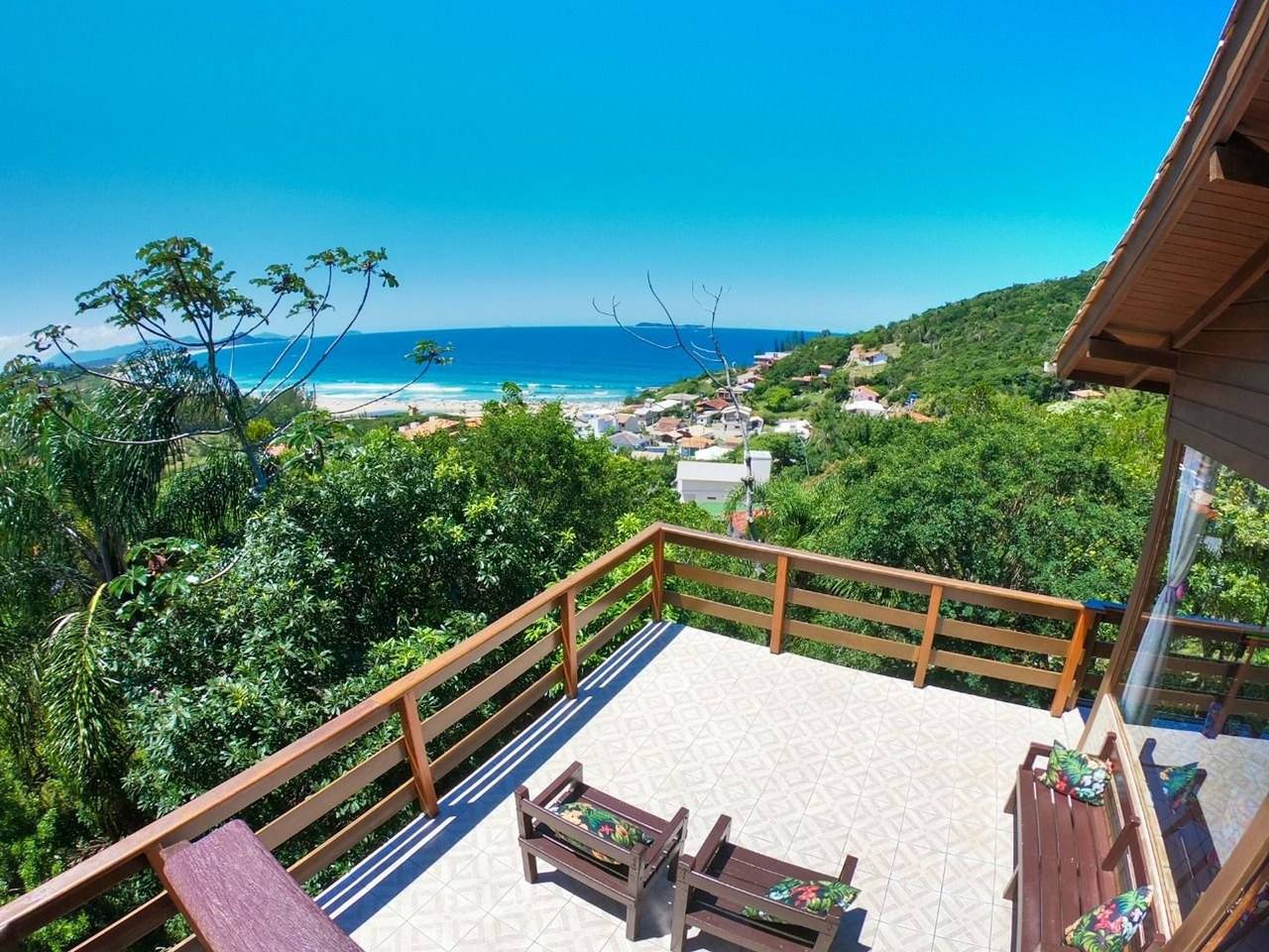 Casa Vista Privilegiada: Piscina e Conforto in Praia da Gamboa, Garopaba