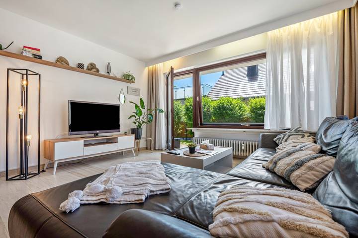 Ganze Wohnung, Landhaus Gisela 2.0 - Fewo 1, 3 Schlafzimmer, Terrasse mit Garten, neu renoviert, modern, zentral in Bad Liebenzell, Nordschwarzwald
