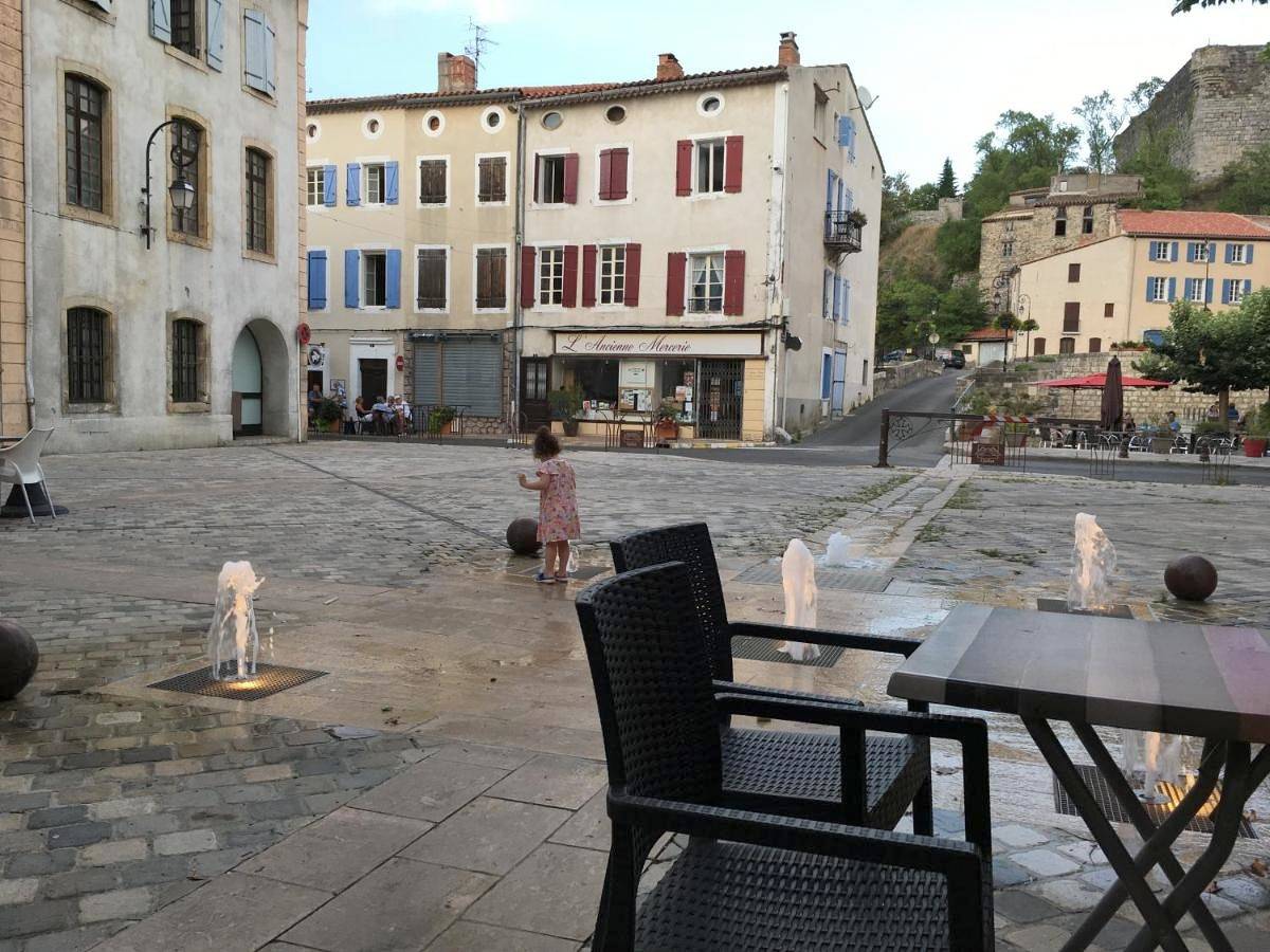 Entre l'église et la place in Quillan, Parc naturel régional Corbières-Fenouillèdes
