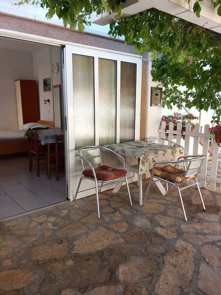 Ferienwohnung für 2 Personen, mit Balkon/Terrasse auf Pag