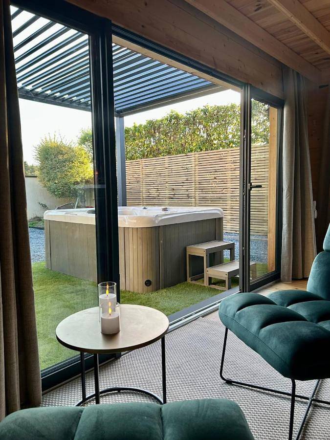 Gîte pour 3 personnes, avec terrasse ainsi que jacuzzi et jardin à Eslettes