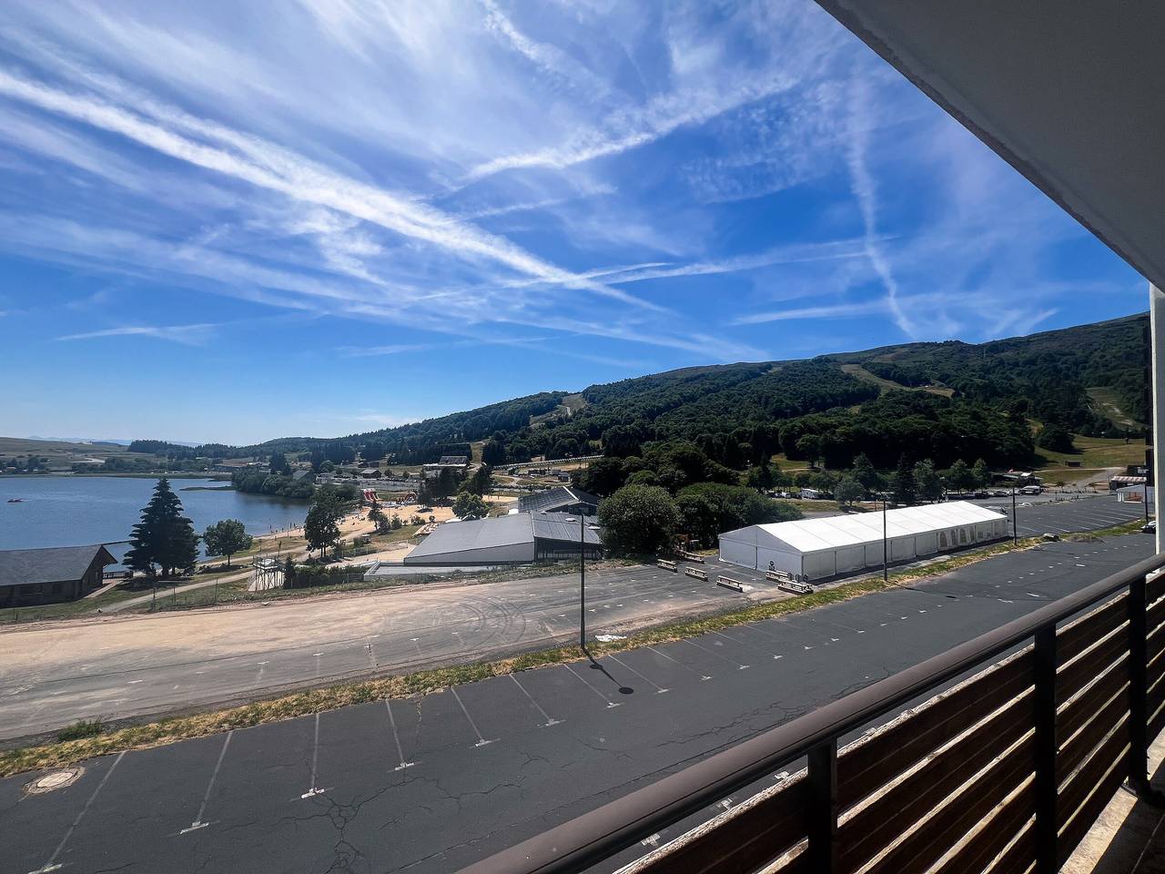Appartement entier, Appartement 6 pers proche pistes et commerces in Super Besse, Besse-et-Saint-Anastaise