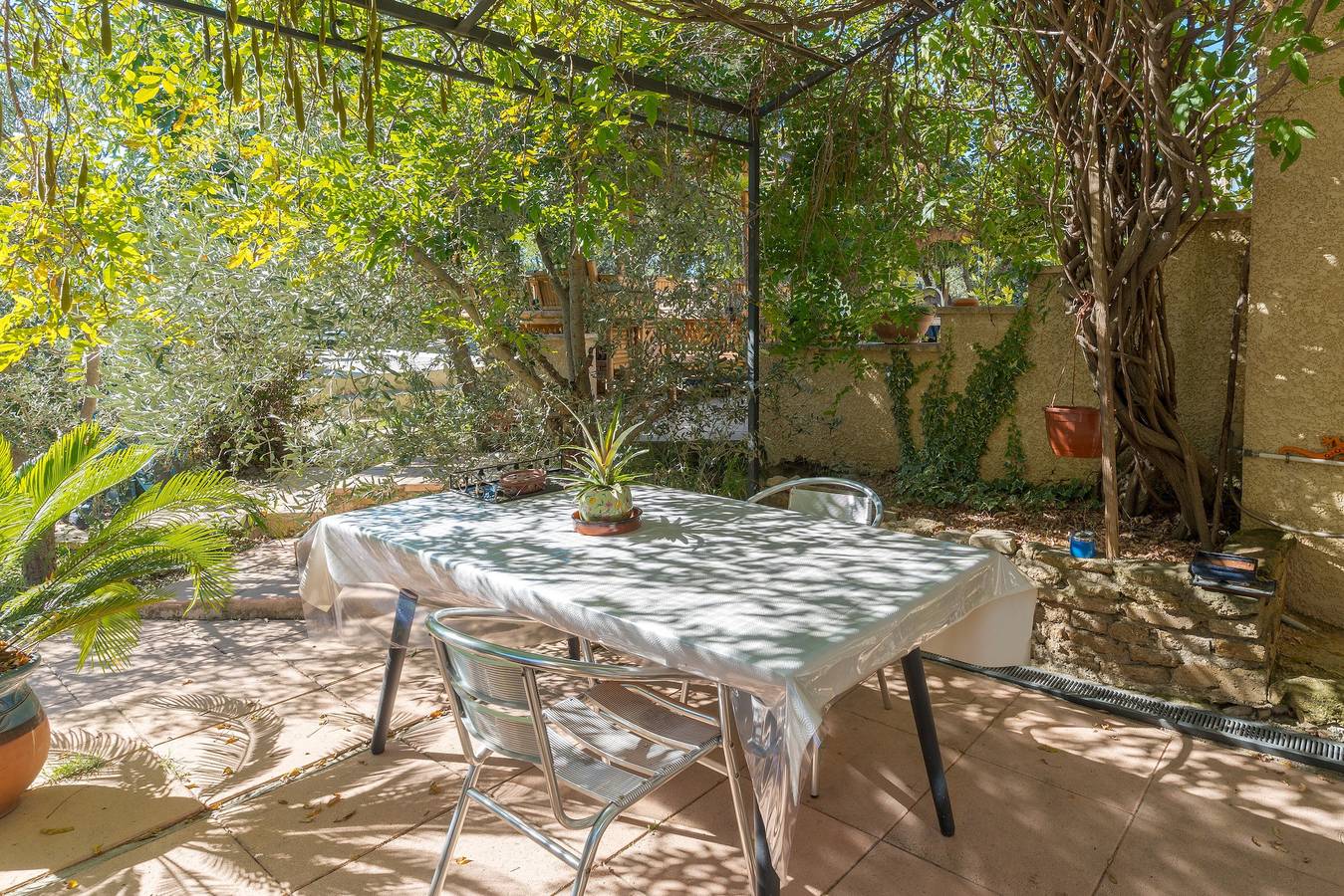 Estudio entero, Estudio 'La Dolce Vita' con piscina compartida, Wi-Fi y aire acondicionado in Lambesc, Region de Aix-en-Provence
