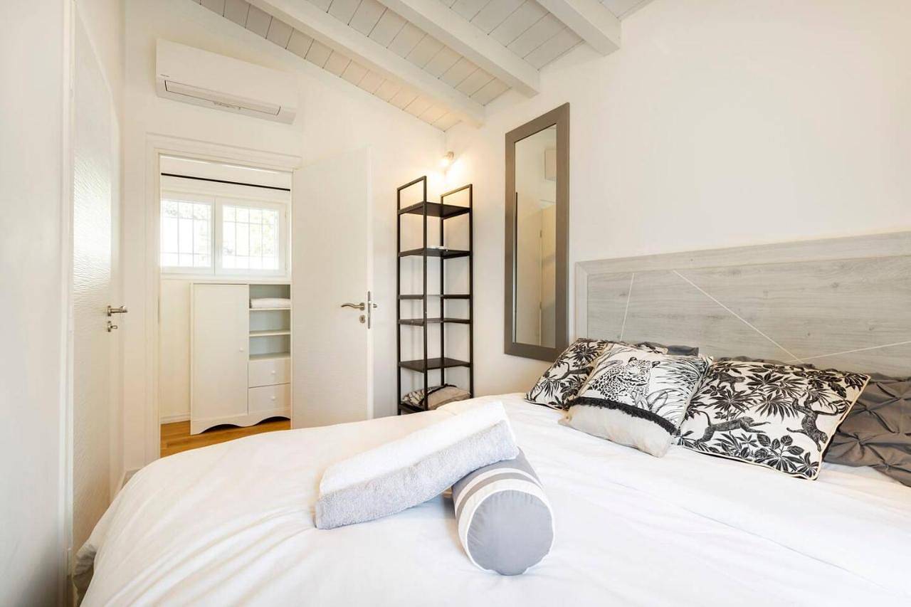 Stunning Seaview White Villa in Beuasoleil with Pool and Garden in Beausoleil, Côte méditerranéenne (France)