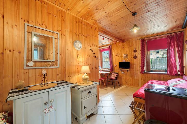 Hel studio-lejlighed, Studio 'Il Nido di Quincod' with Mountain View in Challand-Saint-Anselme, Wallisian Alps