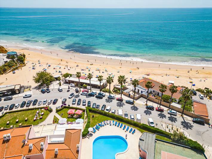 Ferienwohnung für 6 Personen, mit Balkon und Terrasse sowie Garten und Pool in Portimão - 4
