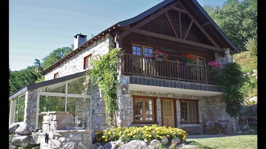 Gîte pour 6 personnes, avec terrasse et jardin