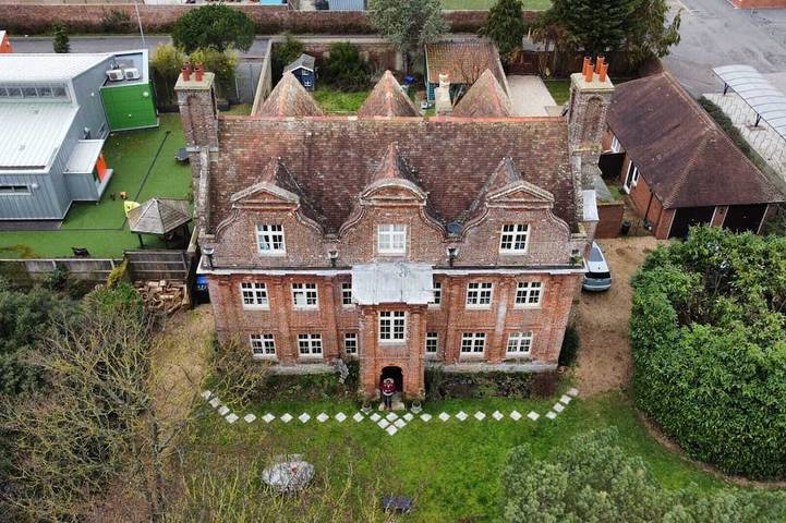 Holiday rental for 15 people, with garden and hot tub, with pets in Poole