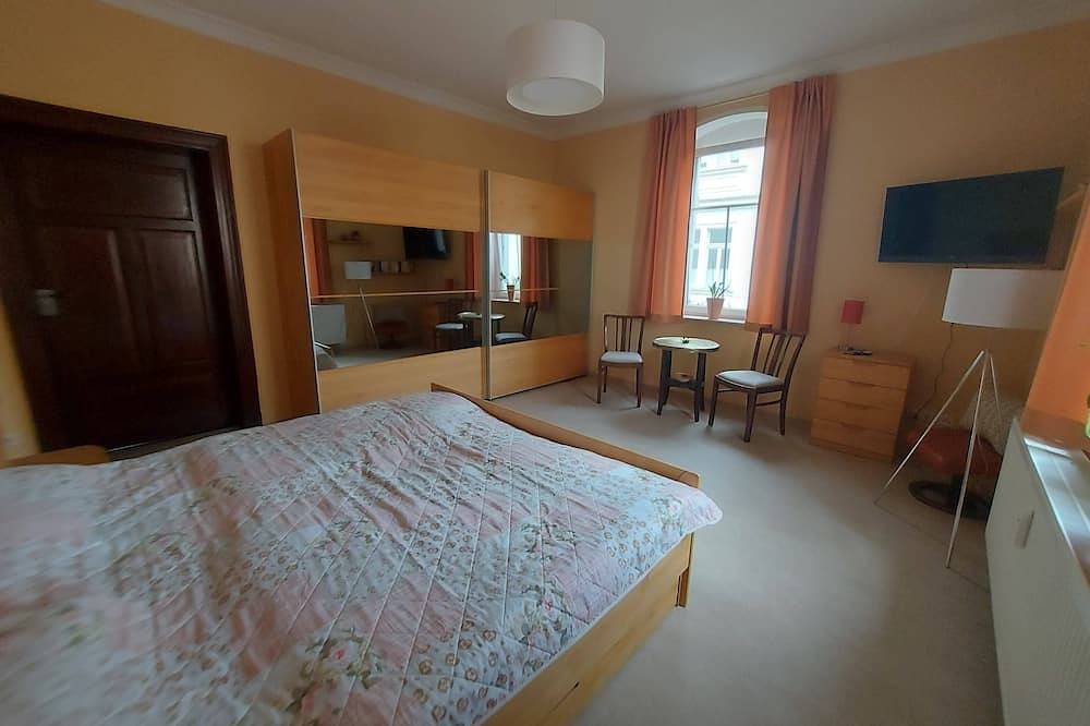 Ganze Wohnung, 150 qm in Dresdener Stadtvilla aus der Gründerzeit. in Laubegast, Dresden