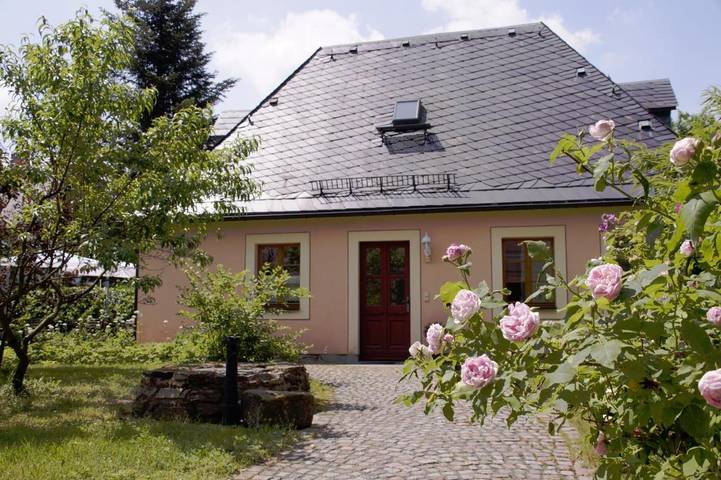 Ferienwohnung für 2 Personen, mit Terrasse und Garten sowie Ausblick