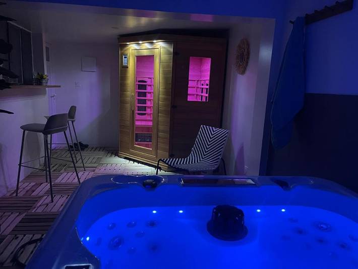 Maison de vacances pour 4 personnes, avec Jacuzzi et Terrasse ainsi que Jardin et Sauna à Mennecy