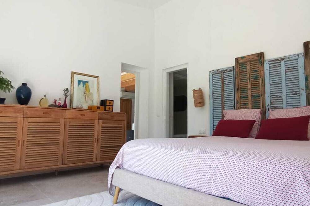 House with swimming pool in the heart of Provence near Isle sur Sorgue in Velleron, Vaucluse