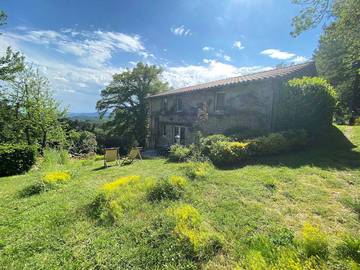 Gîte pour 5 personnes, avec jardin ainsi que terrasse et piscine à Lamastre