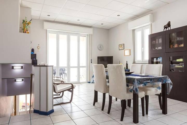 Location de vacances pour 5 personnes, avec balcon et vue, adapté aux familles à Agnone Bagni - 4