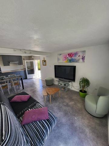 Gîte pour 4 personnes, avec jardin à Solliès-Ville