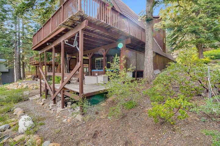 Vacation rental for 8 people, with balcony and hot tub in Tahoe City