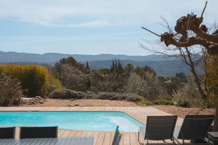 Villa für 4 Personen, mit Terrasse und Garten sowie Pool und Ausblick in Apt