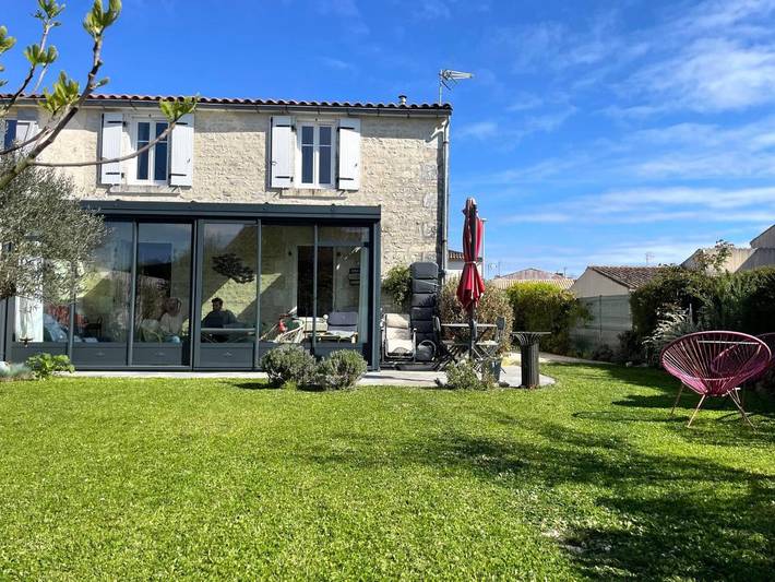 Location de vacances pour 8 personnes, avec Jardin à Vérines