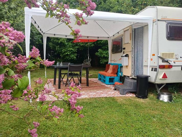 Tente pour 2 personnes, avec vue ainsi que jardin et piscine dans les Deux-Sèvres