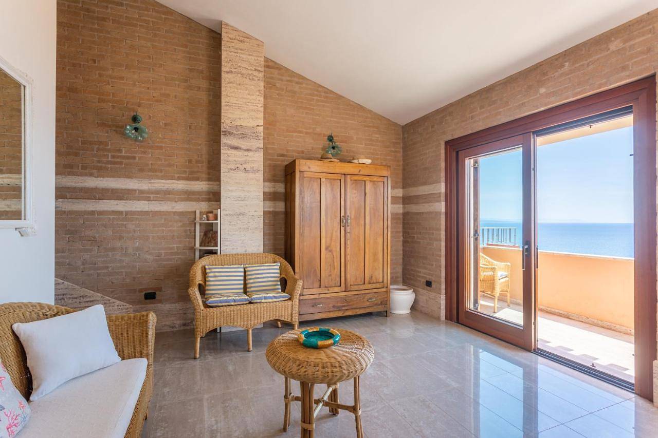 Appartement entier, Amazing Bay View-Beach Boutique Apartment Velameiga in Funtana Meiga, Cabras