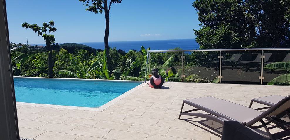 Villa pour 8 personnes, avec piscine ainsi que terrasse et jardin