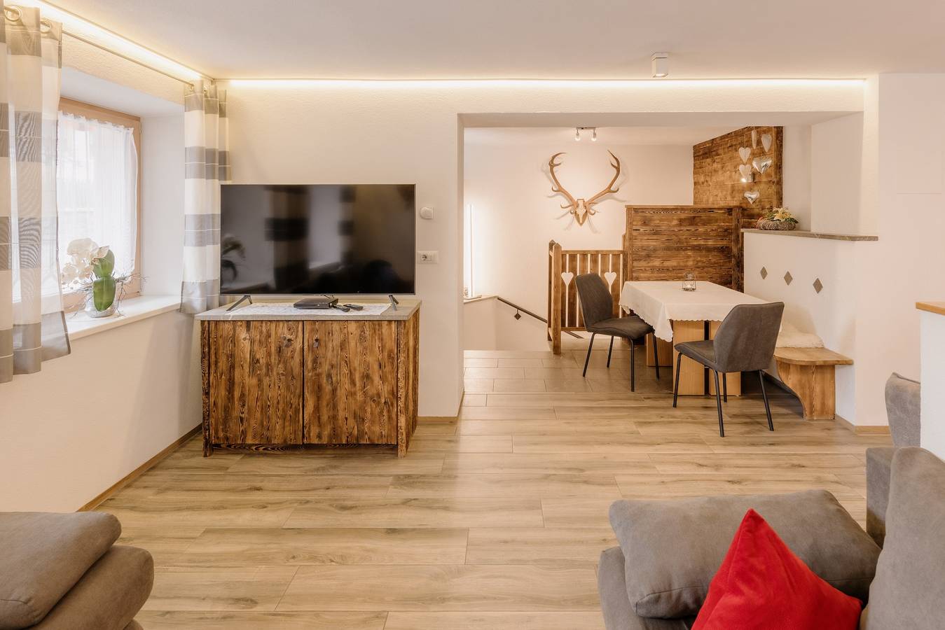 Ganze Wohnung, Ferienwohnung "Steinhaus Xl" mit Bergblick, Gemeinschaftspool und Wlan in Ahrntal, Zillertaler Alpen