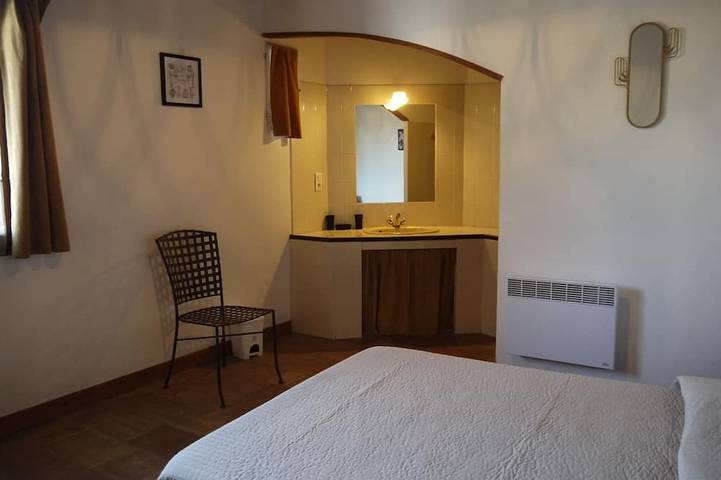 Location de vacances pour 8 personnes, avec terrasse et jardin à Pinet (homonymie) - 2