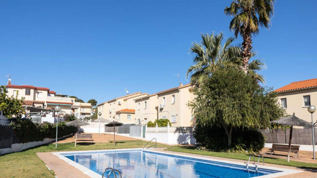 Apartamento vacacional entero, Apartamento de vacaciones para 9 personas con jardín in Creixell, Costa Dorada