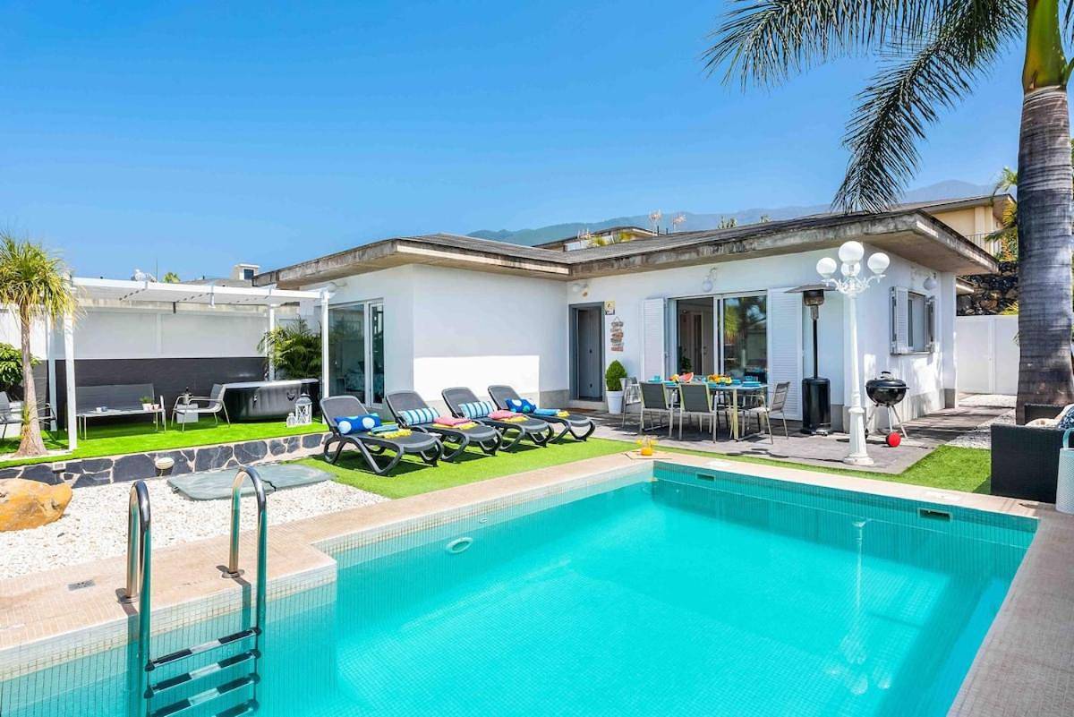 Luxury Holiday Home Piscina Privada Climatizada Teide Views, Bbq in El Durazno, La Orotava