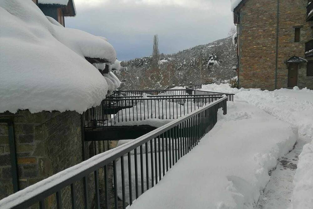 Entire apartment, Los Altos de Escarrilla - Tu Casa en los Pirineos - 2 Dorm y 1 Baños 31Bc in Escarrilla, Sallent de Gállego
