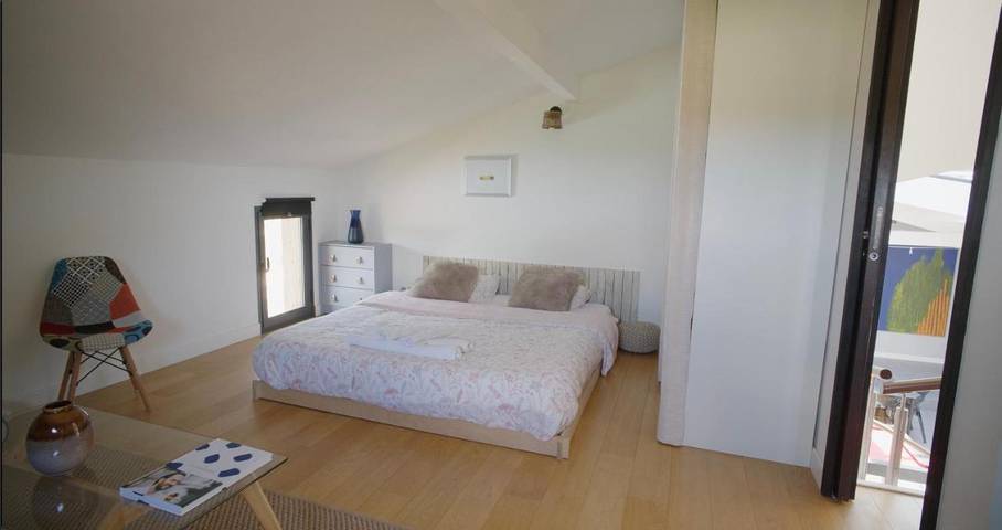 Chambre d’hôte pour 2 personnes, avec jardin ainsi que piscine et vue à Camblanes-et-Meynac