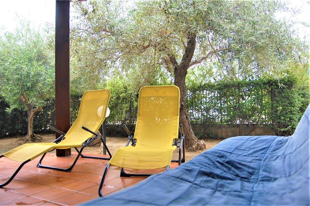 Villecefalu. Veranda beach house  in Piana Calzata, Provincia de Palermo