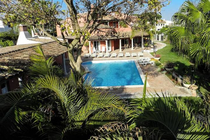 Villa for 20 people, with Balcony and Garden in Faro