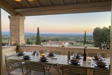 Location de vacances pour 14 personnes, avec terrasse et jardin à Le Barroux