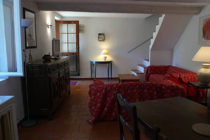Maison ancienne restauree, au calme, bel environnement. in Gargas, Parc naturel régional du Luberon