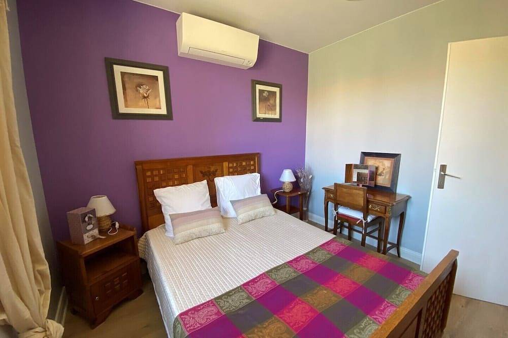 Soniette is a traditional holiday home with a private swimming pool in Souillac, Lot