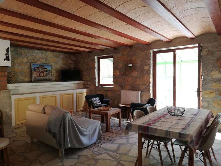 Location de vacances pour 4 personnes, avec piscine ainsi que jardin et vue à Bouisse - 3