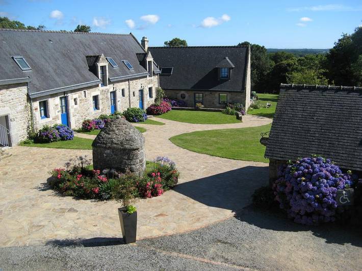 Gîte pour 4 personnes, avec jardin à Treffléan - 2