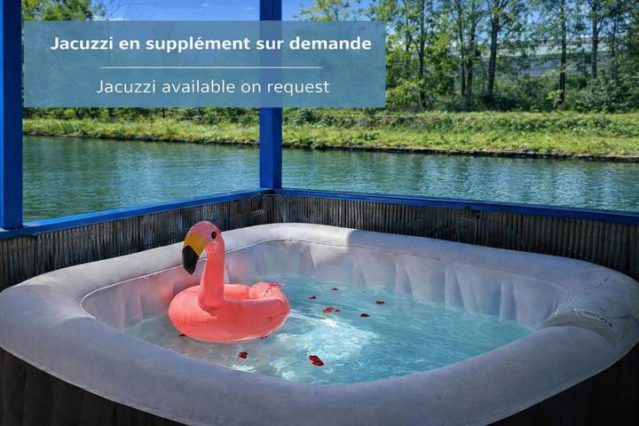 Bateau pour 6 personnes, avec Balcon et Jacuzzi ainsi que Terrasse et Vue sur le lac à Ouges
