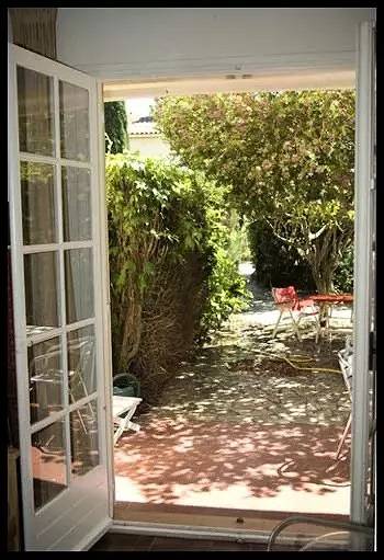 Appartamento intero, T3 vista giardino vicino al centro del villaggio in Hyeres, Porquerolles