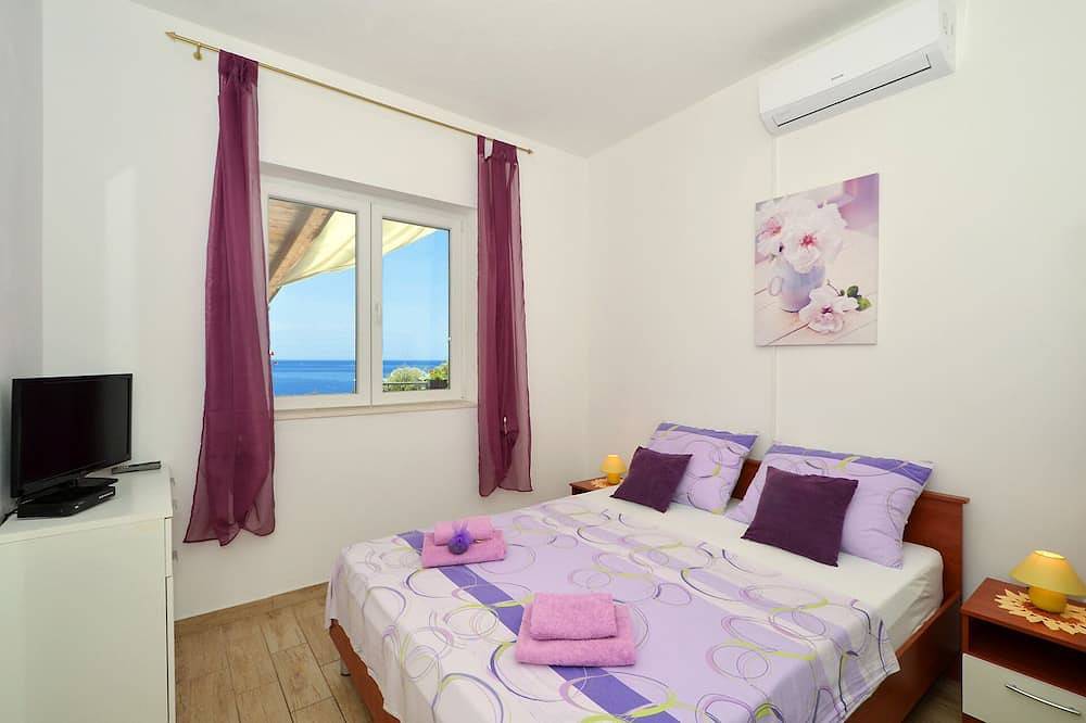 Entire apartment, Bilo 1 in Primosten, only 30m from the beach in Primosten, Šibenik-Knin