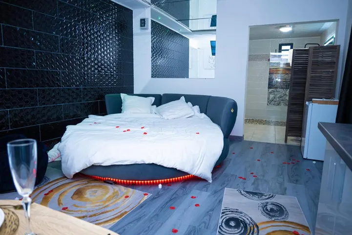 Casa de huéspuedes para 2 personas, con vistas además de piscina y jardín - 1